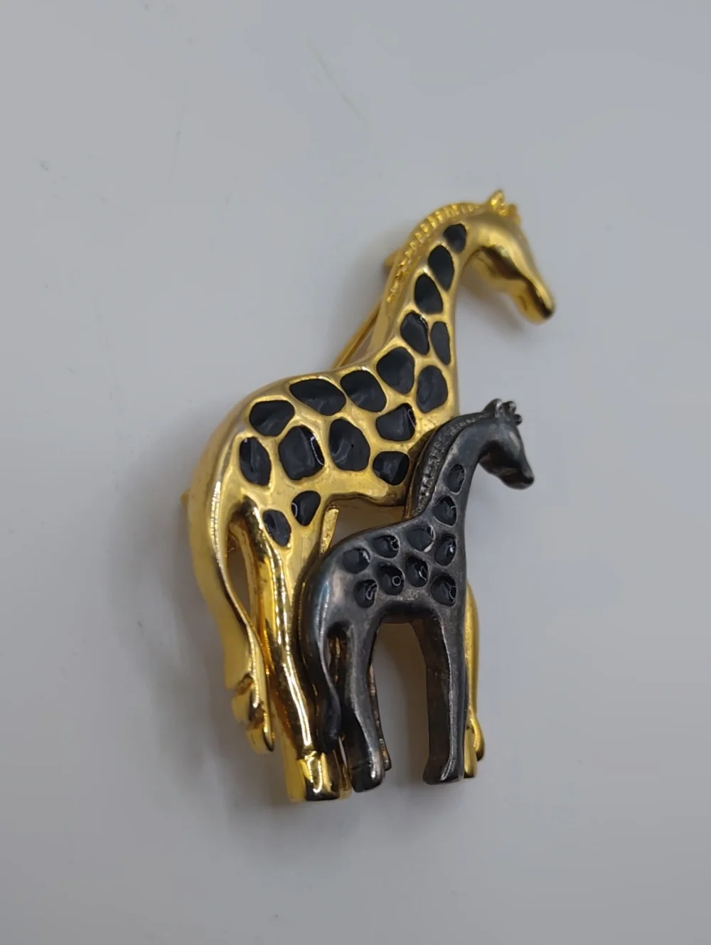 Tonya Creations Momma and Baby Giraffe Brooch